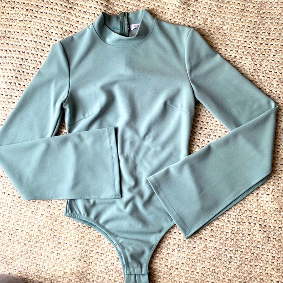 Morning Mist Flair Sleeve Bodysuit - Picture 1 of 8